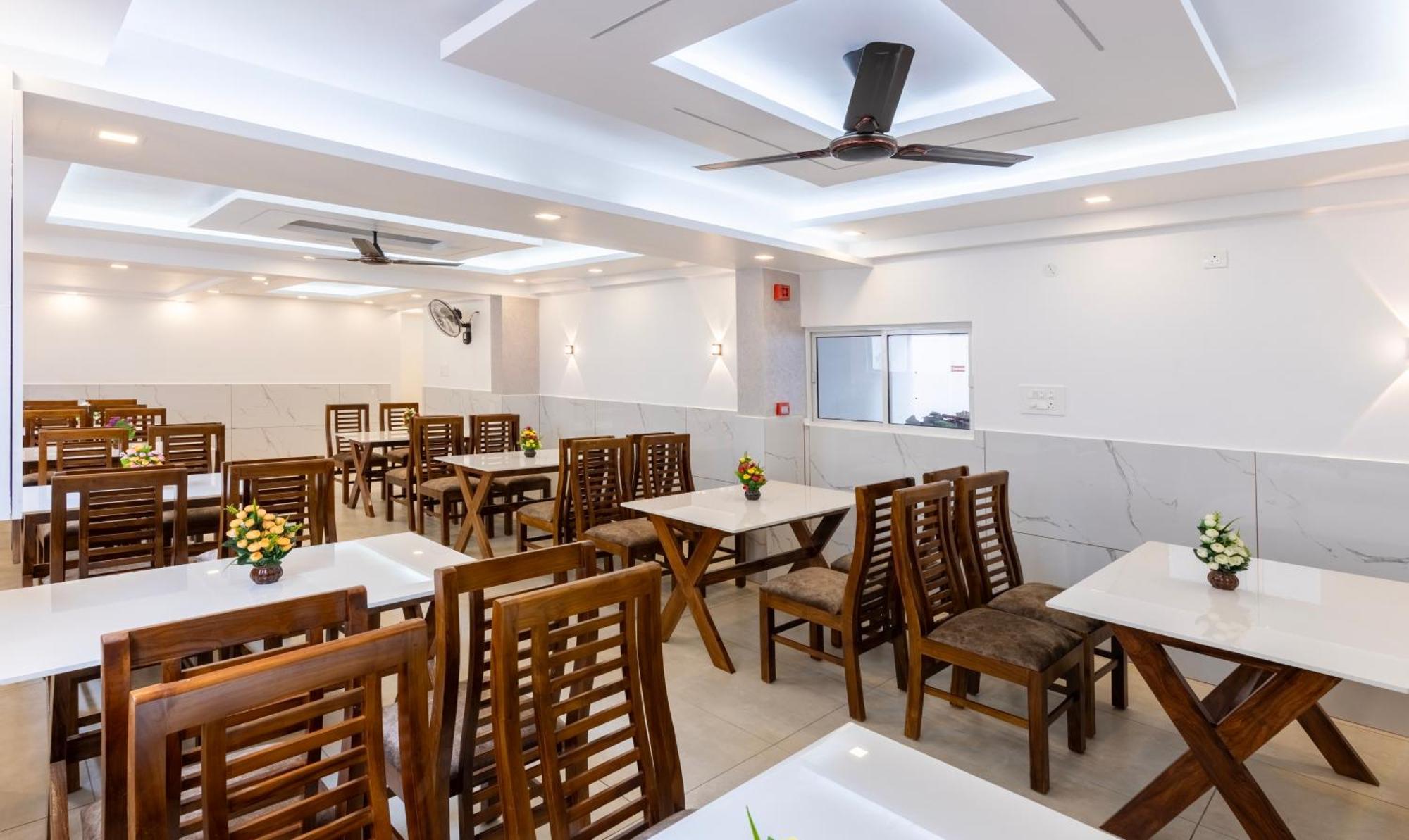 Treebo Premium Cochin Airport, 5 Min From Cochin Airport Hotel Kochi Exterior photo